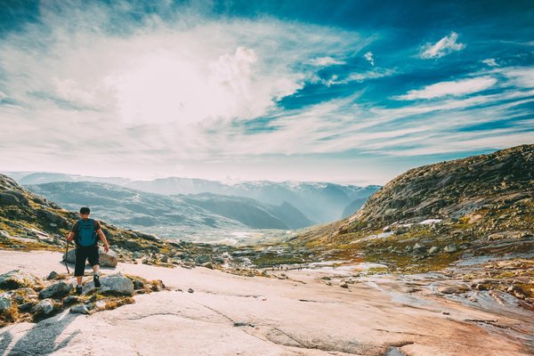 Comment intégrer des éléments de design scandinave dans une collection de mobilier ?